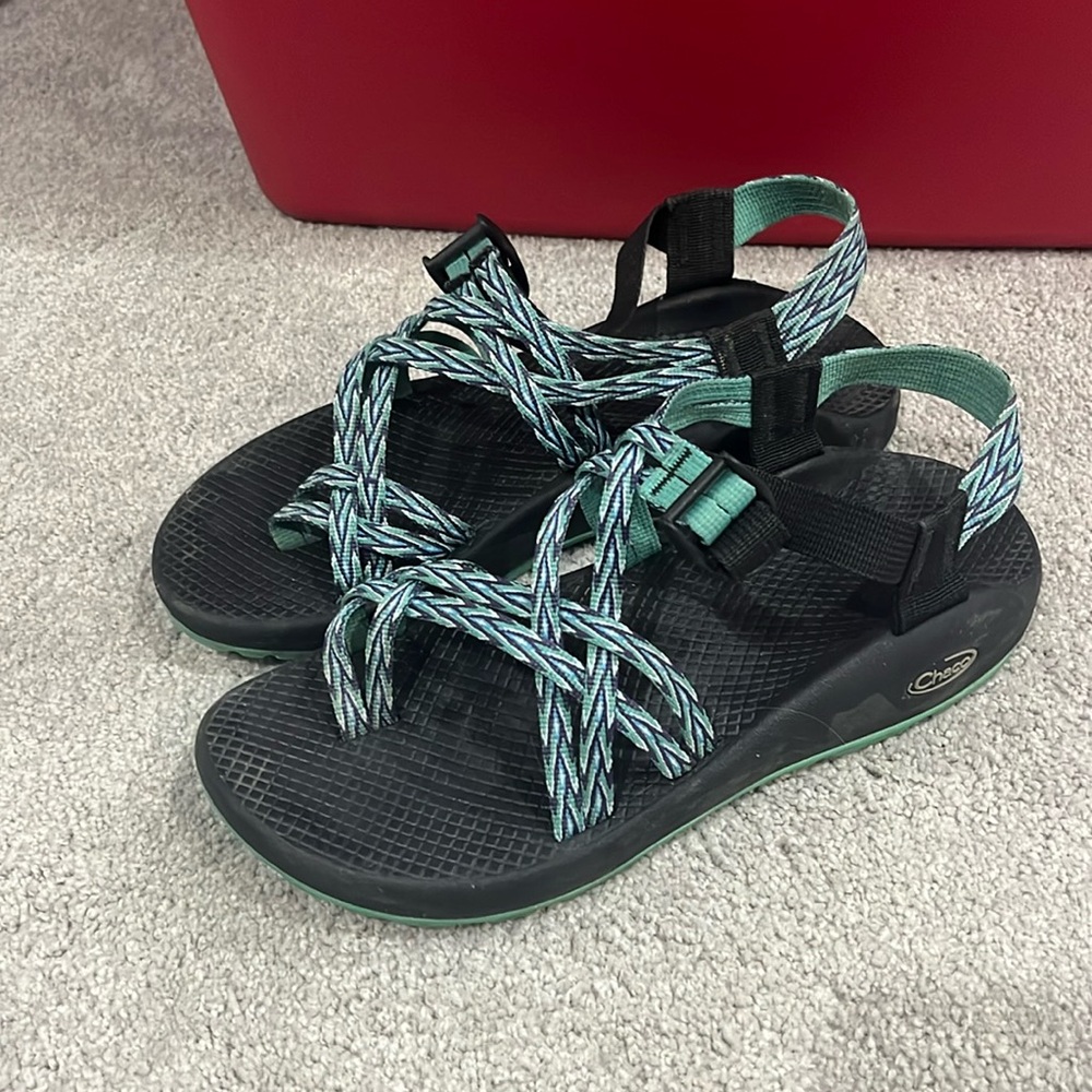 women's chacos sandals